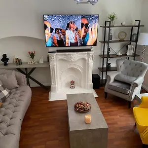  Apartment Peeams Abode United Kingdom
